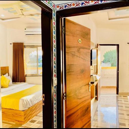 Vallabhgarh A Lake Facing Balcony Udaipur Eksteriør bilde