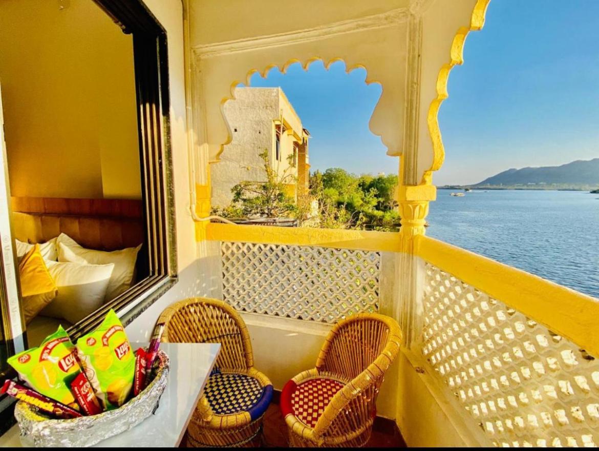 Vallabhgarh A Lake Facing Balcony Udaipur Eksteriør bilde