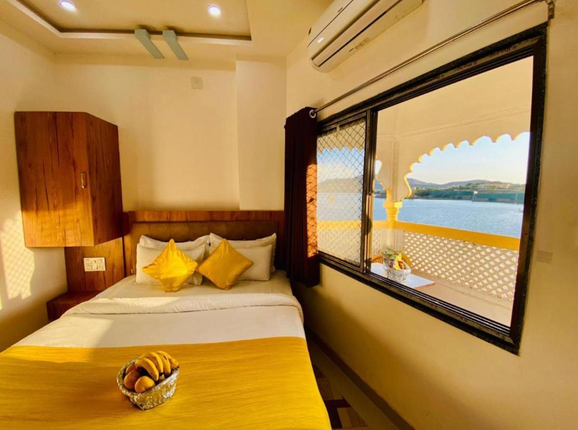 Vallabhgarh A Lake Facing Balcony Udaipur Eksteriør bilde