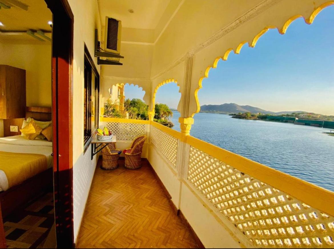 Vallabhgarh A Lake Facing Balcony Udaipur Eksteriør bilde