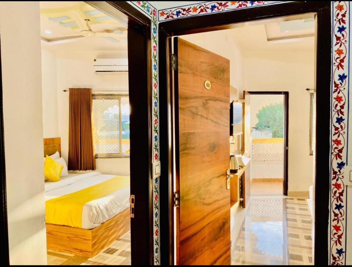 Vallabhgarh A Lake Facing Balcony Udaipur Eksteriør bilde